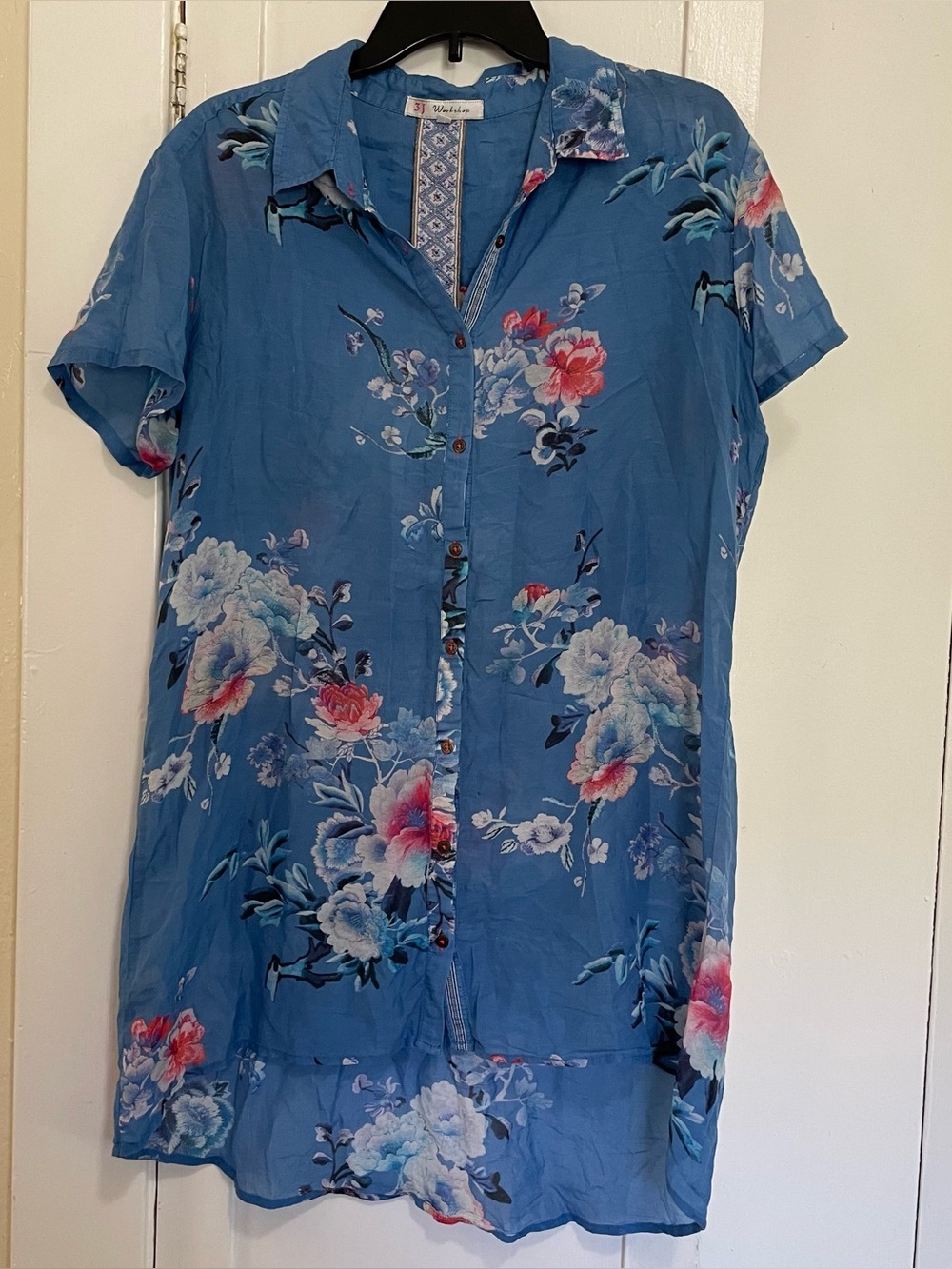 Johnny Was 3 J workshop silk blend  Blue Floral Button-Front Tunic Large